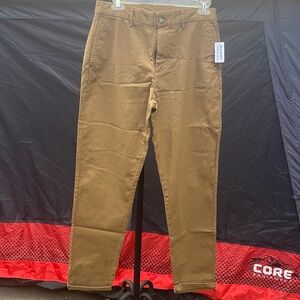Loose taper built in flex chino pants